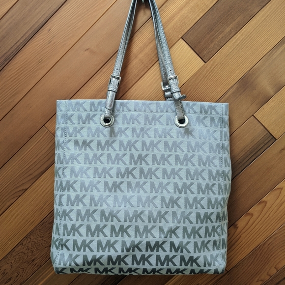 Michael Kors tote purse - Picture 1 of 5